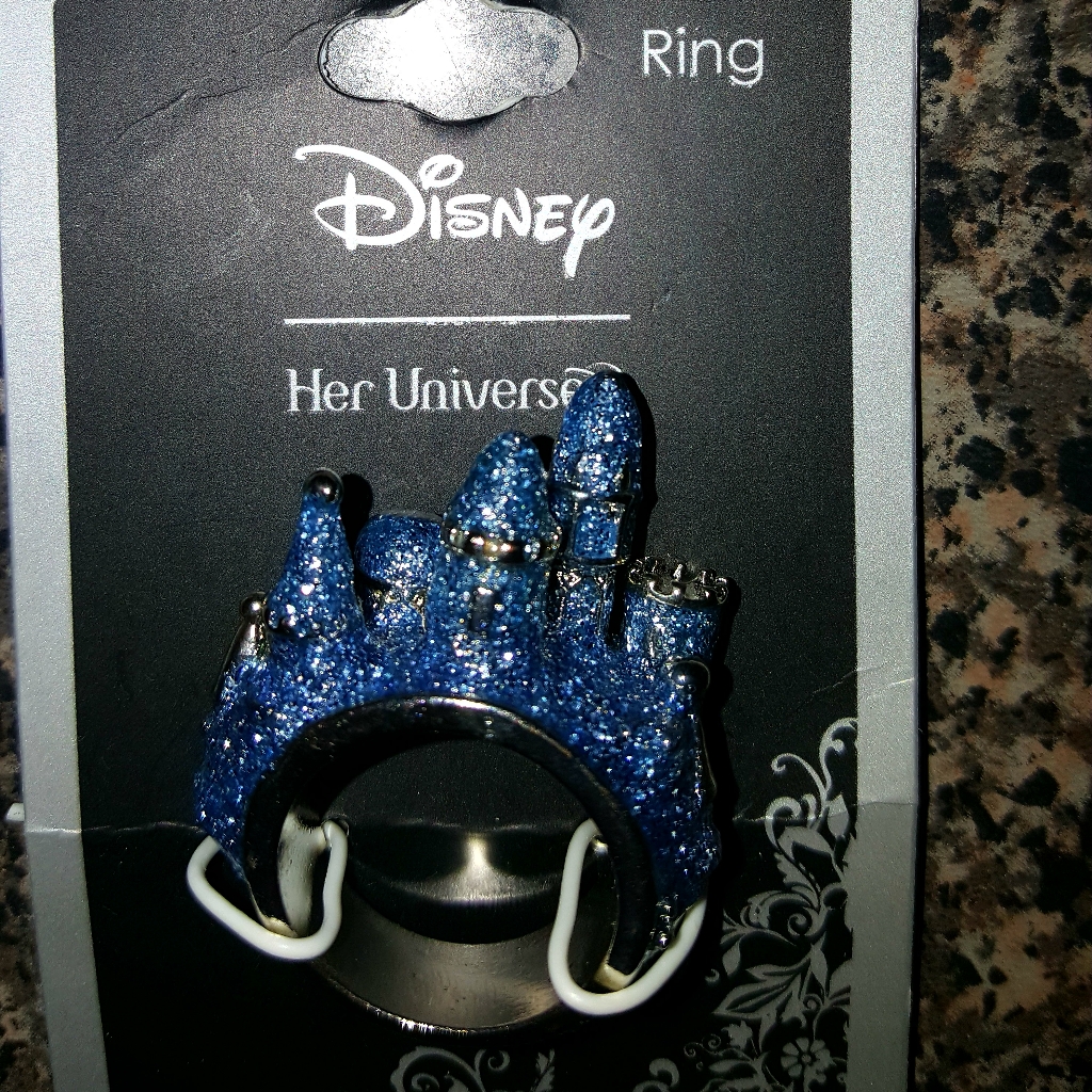 Disney Her Universe Ring Size 7 Beautiful 50$